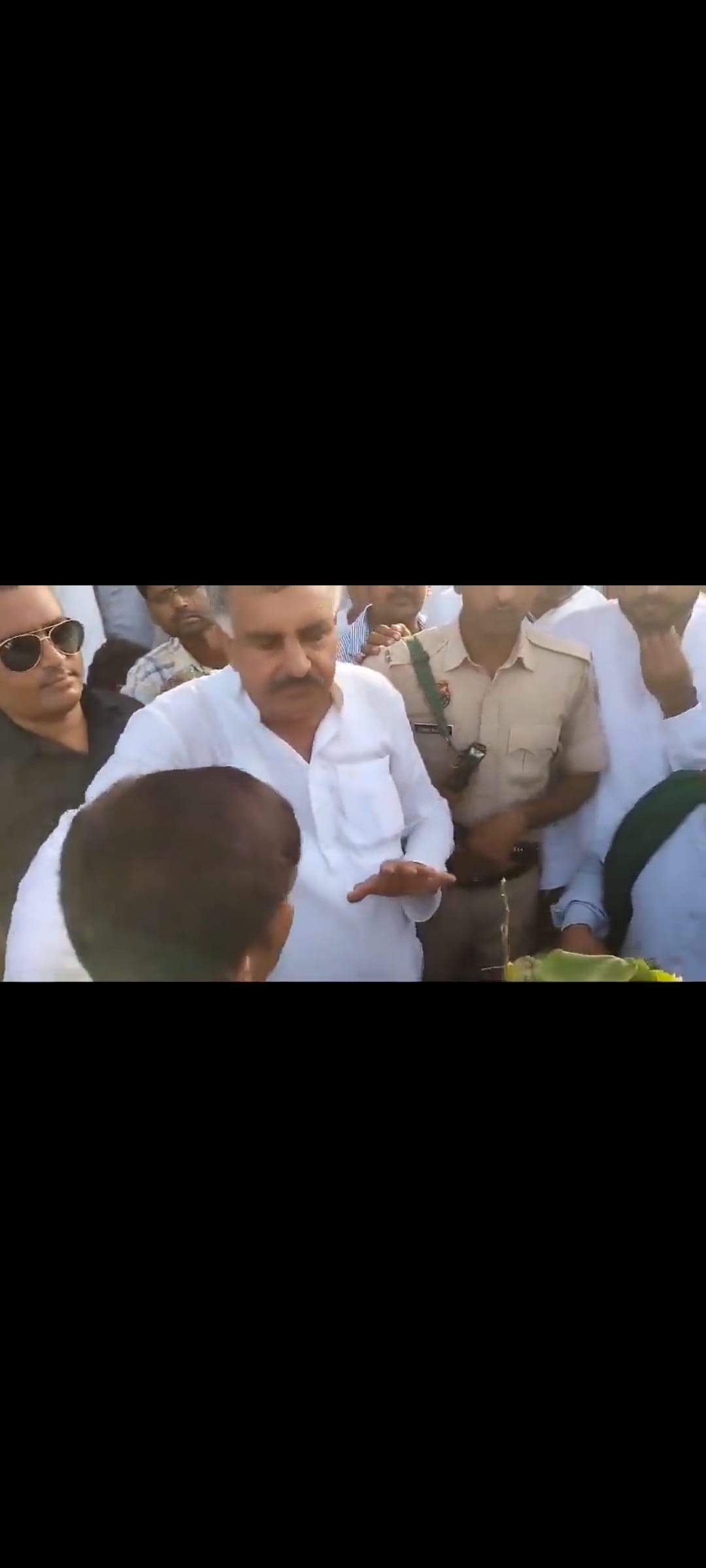 Villagers surrounded BJP candidate Randhir Panihar from Nalwa, video goes viral