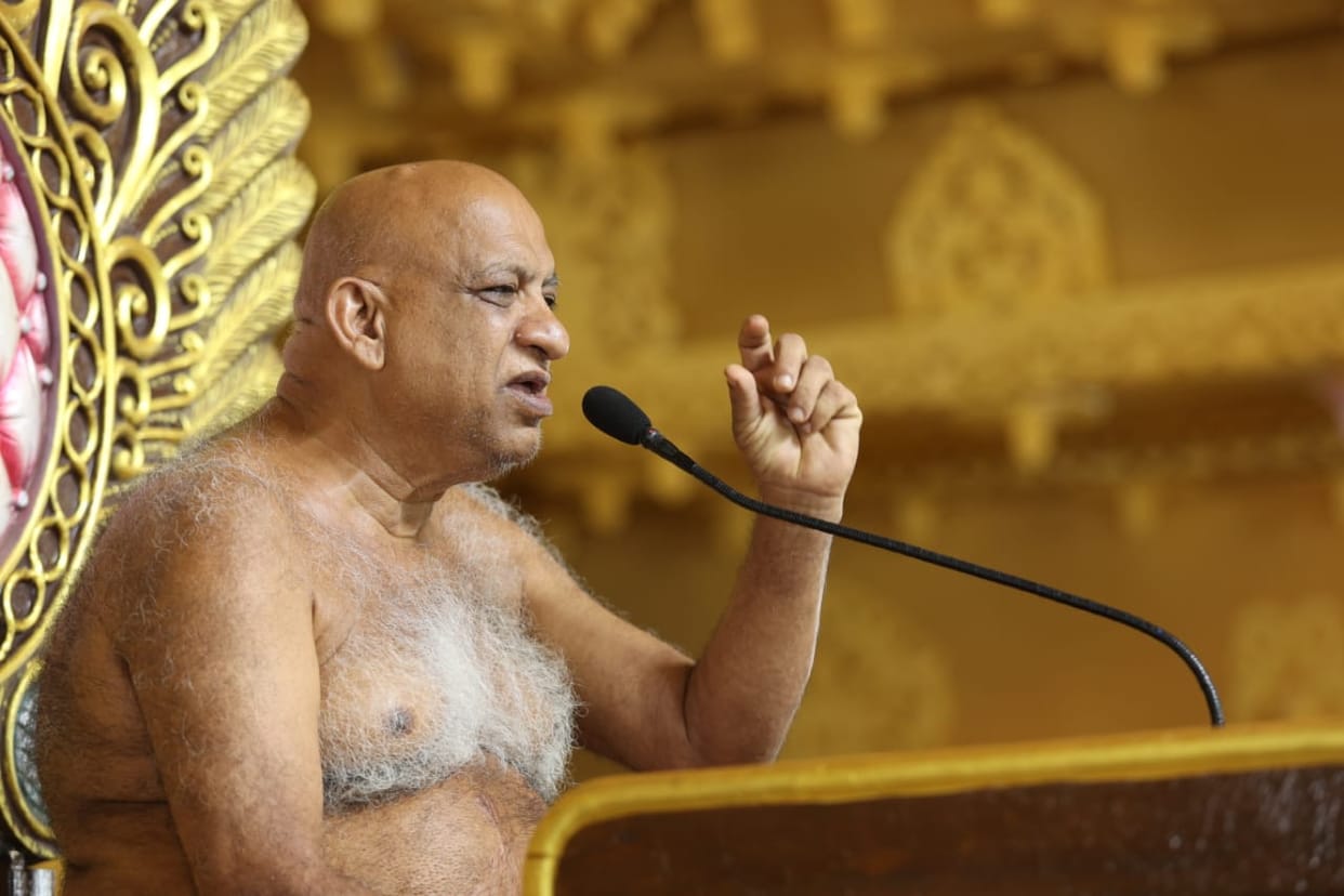 MP News Sagar crorepatis and lakhpatis became sadhus for 10 days Shravak Sanskar camp concluded