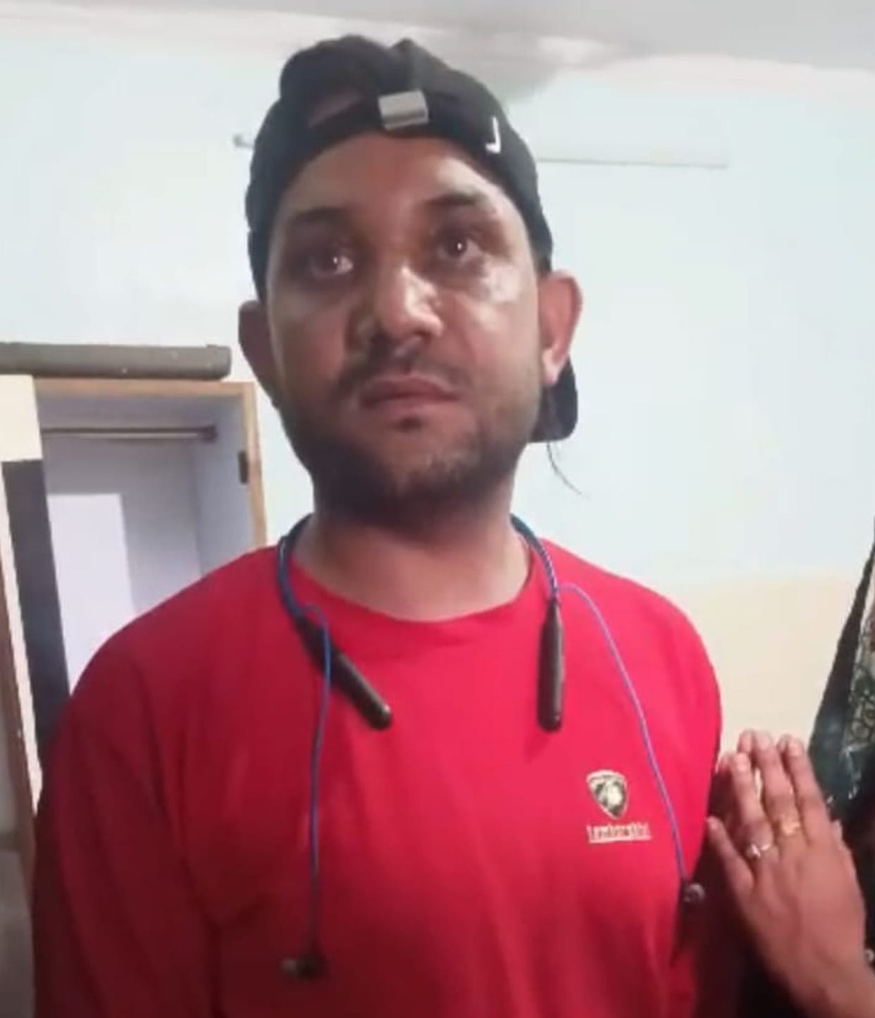 Woman found with other community in hotel, storm of Bajrangdal
