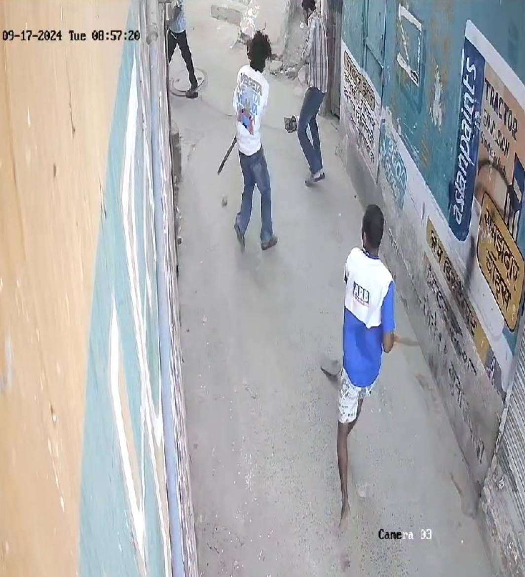 Hooliganism: Two youths riding a motorcycle attacked a shopkeeper with sticks on Hisar-Sirsa road.