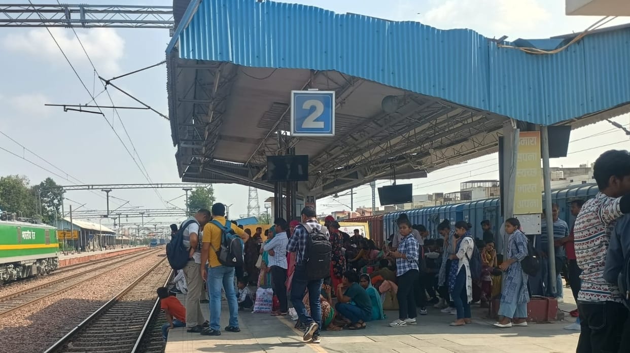Delays of trains continue, Dadar 3 and Malwa Express about four hours late