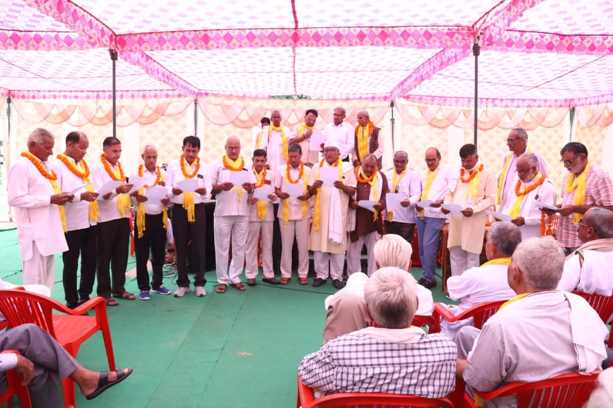 Emphasis on organizing and educating the society