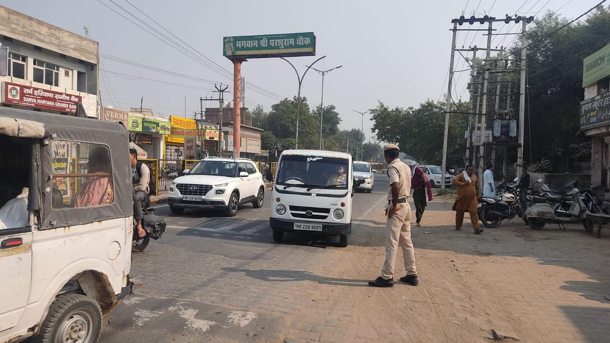 Red lights could not be installed at Bighad Chowk and Ratia Chungi for 6 years