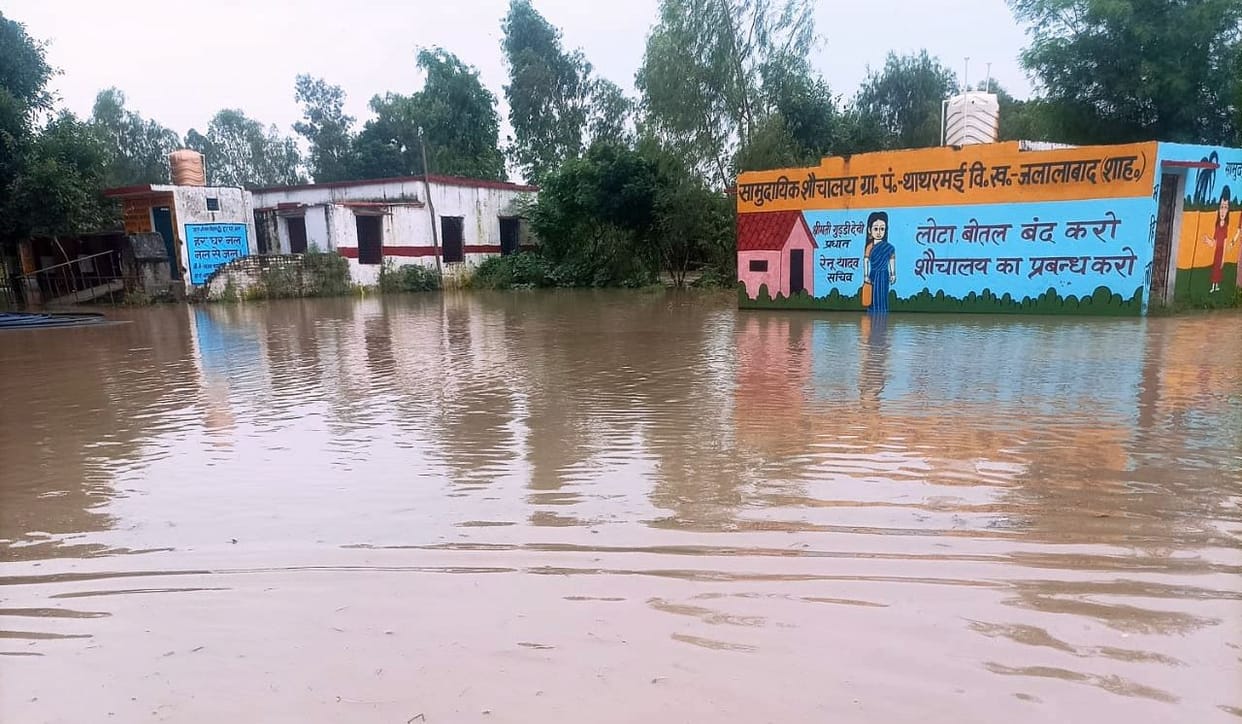 Flood water entered the houses of all the villages of Jalalabad, many roads closed