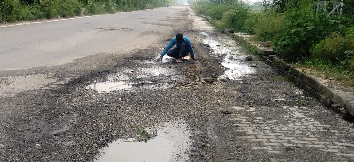 Rain made the road difficult, construction of half a dozen roads stuck