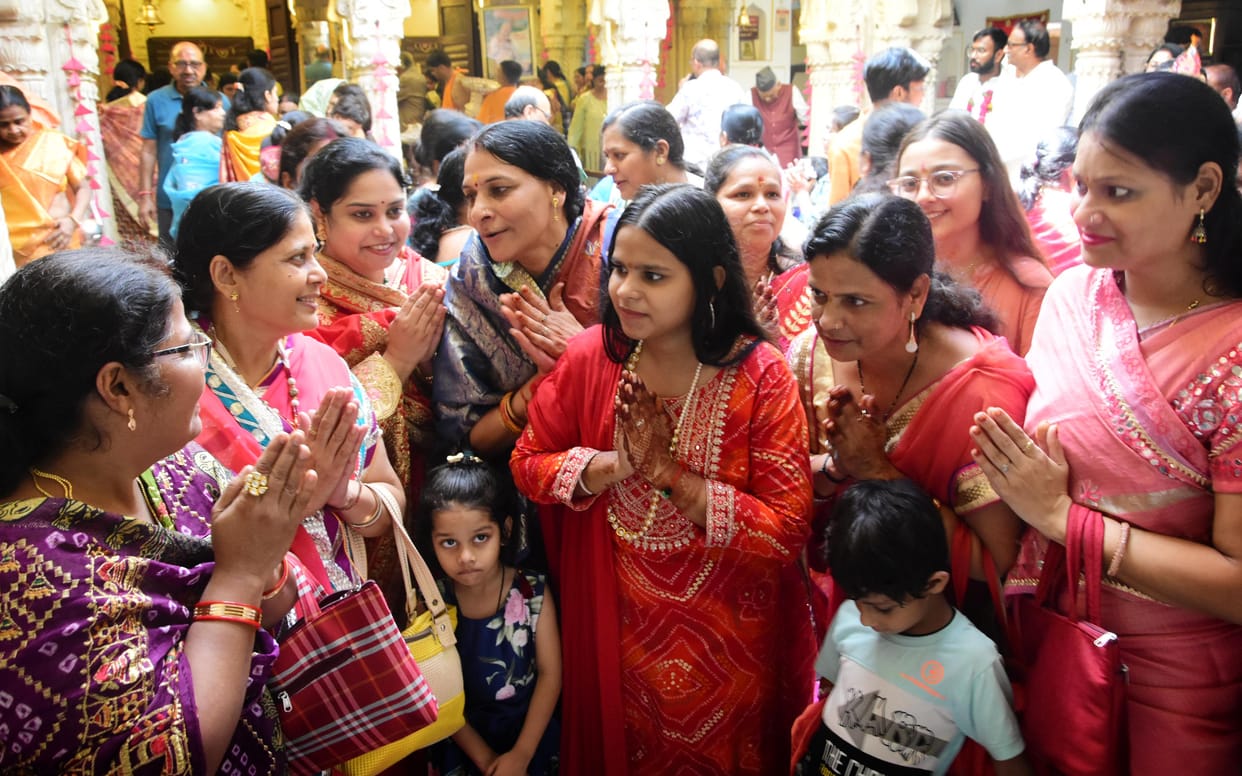 Devotees prayed to God and asked for forgiveness