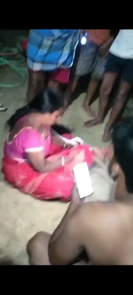 Deoria News: A mentally ill woman was beaten by calling her a thief... then she was tied with her husband and burnt with a hot iron.