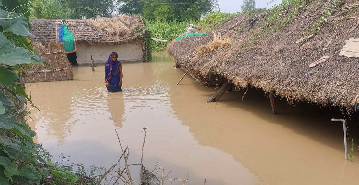 40 villages surrounded by flood, 100 bighas of land and three pucca houses submerged in the river