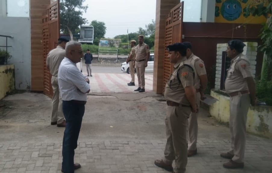 Police supervisor tested the security arrangements