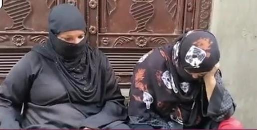 Two women stole five suits from the shop, the shopkeeper surrounded them and caught them