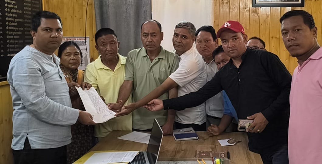 Villagers of Tomik protested demanding opening of closed roads