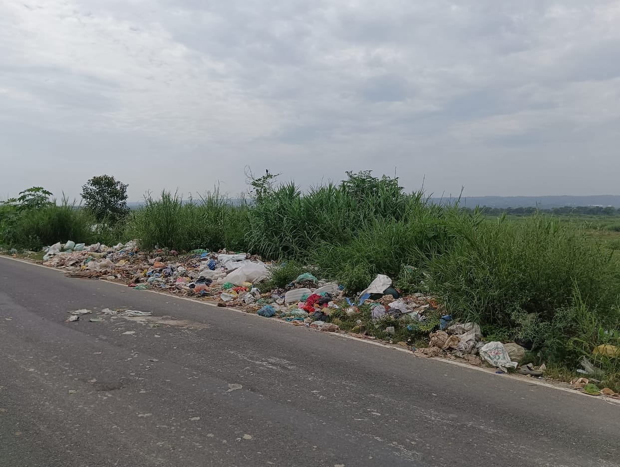 Piles of filth on the banks of Swan River, garbage being thrown openly