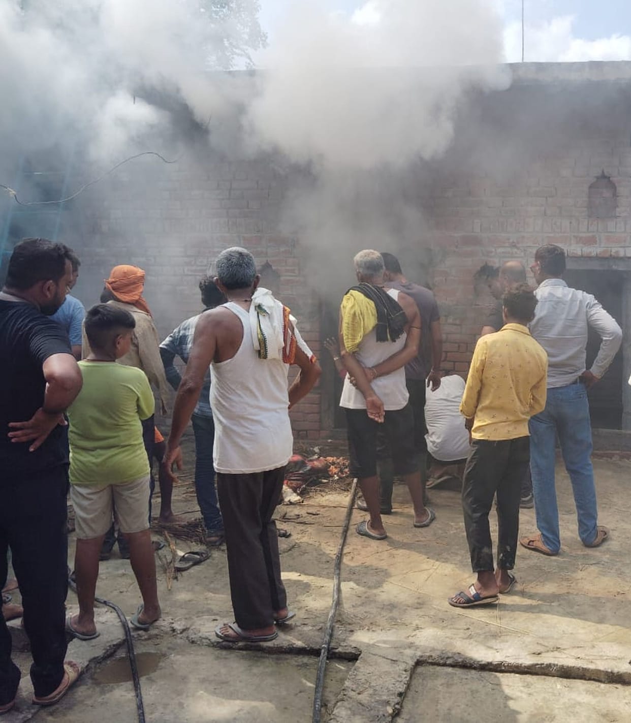 House caught fire, jewelery and cash burnt