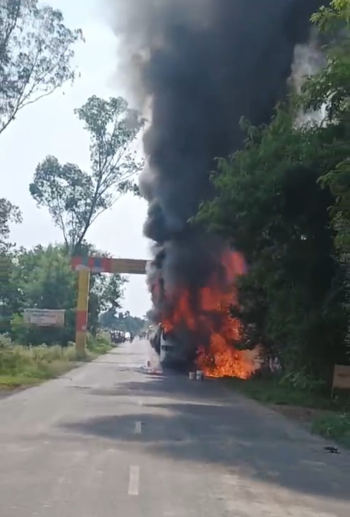Damoh Passenger bus burnt to ashes in fire on Damoh-Katni road incident in Repura police station area Panna