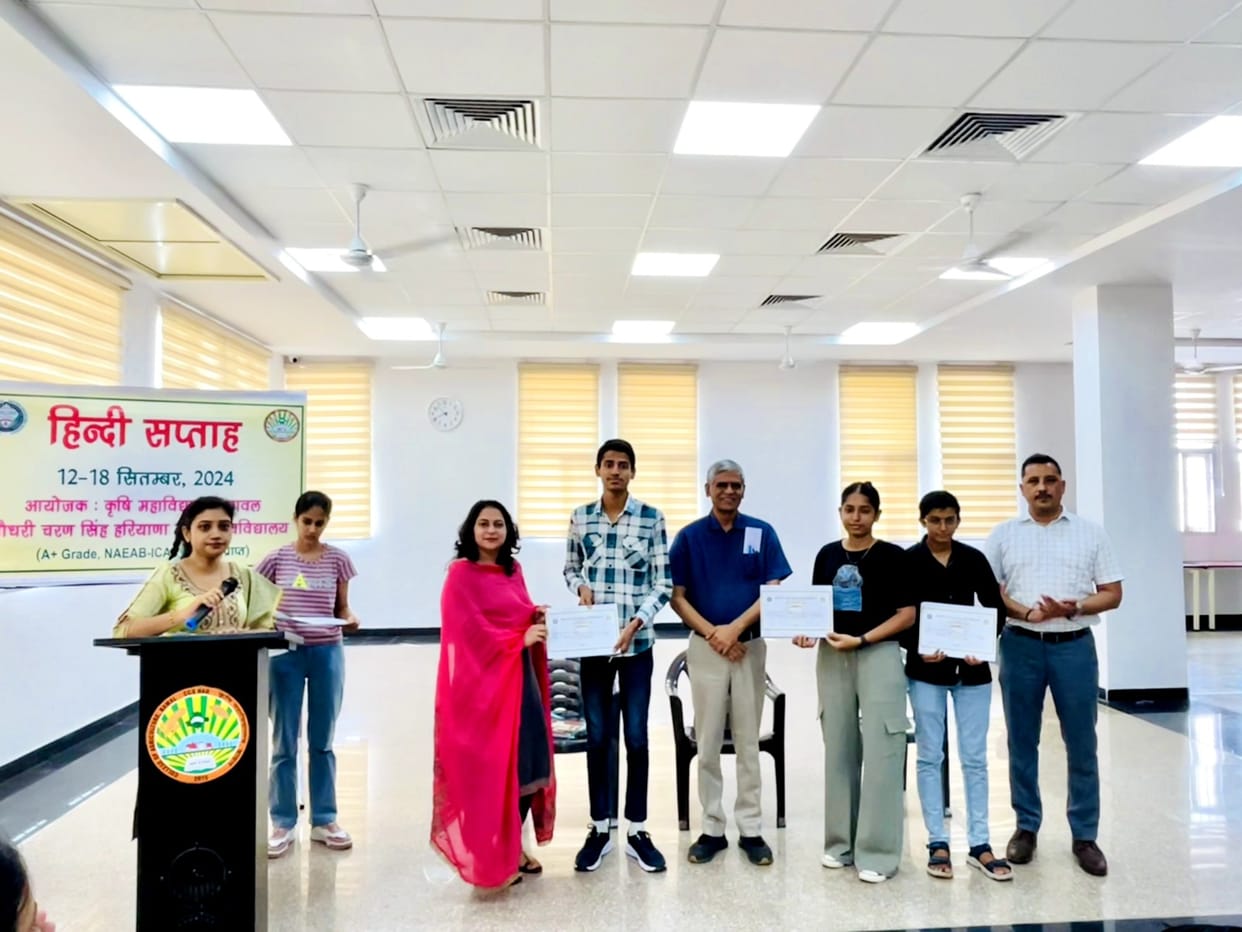 Ayanth first and Prakriti second in speech competition