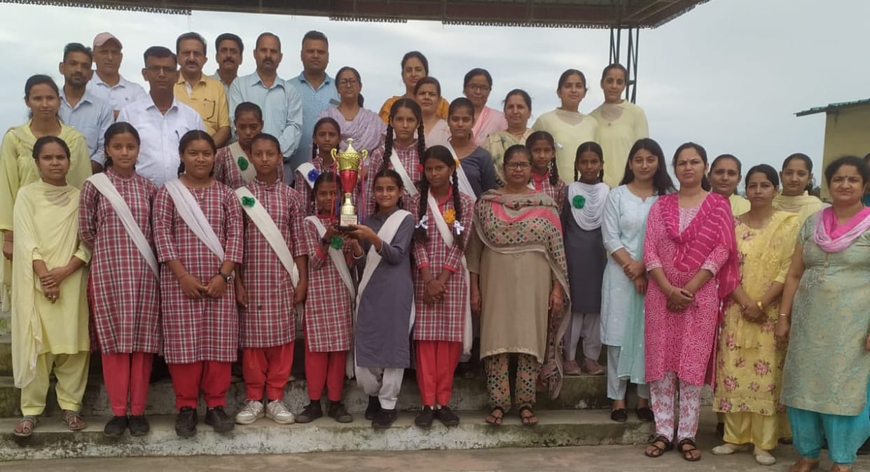 Hockey runner-up Gondpur Banhera players welcomed