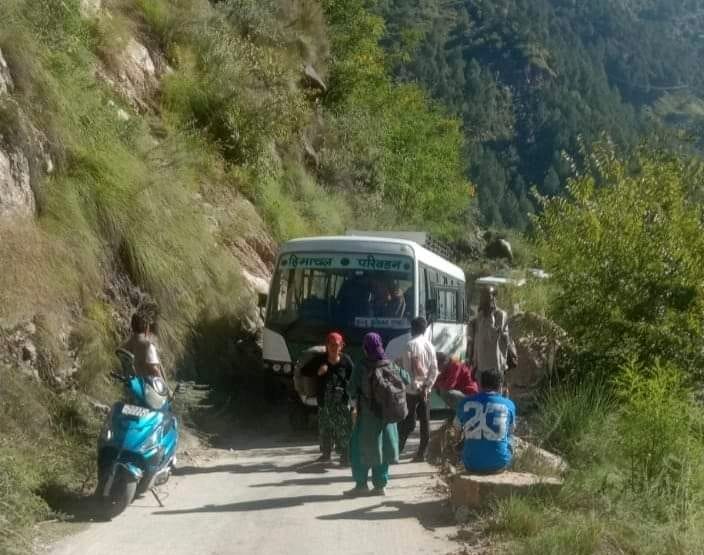 Bus sent on Tandari route broke down midway