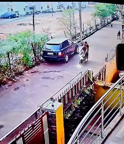 MP News: सागर में नगर पालिका उपाध्यक्ष की कार पर फायरिंग, पुलिस ने दो युवकों को पकड़ा MP News Firing on car of Municipal Council Vice President in Sagar police caught two youths