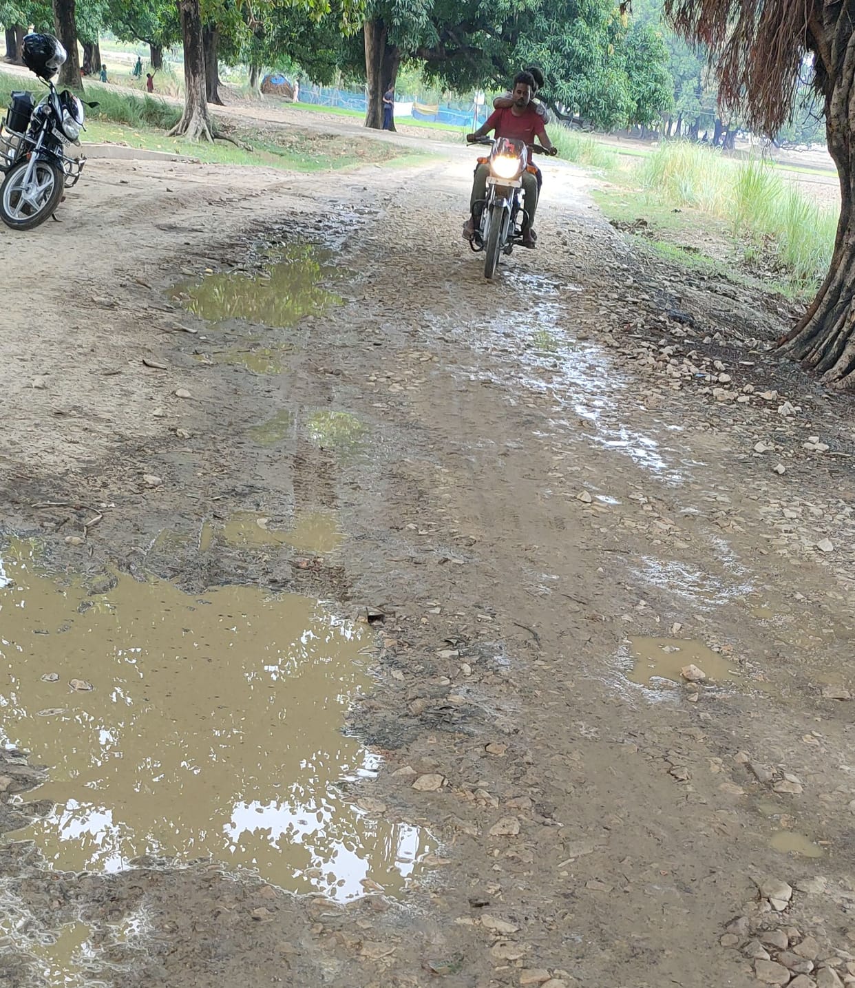 Two kilometers of road is dilapidated, causing problems in transportation