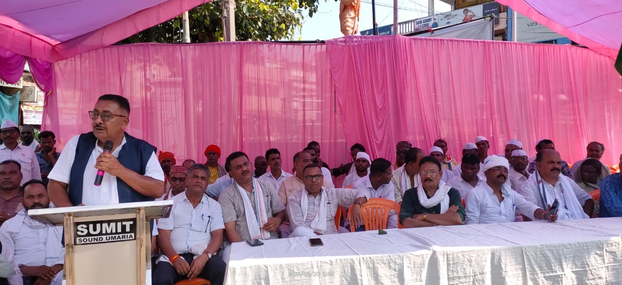 Umaria Congress staged protest by holding Nyay Yatra leaders arrived on bullock carts and tractors