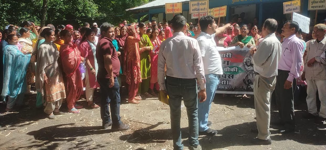 People took to the streets for restoration of police post Drang