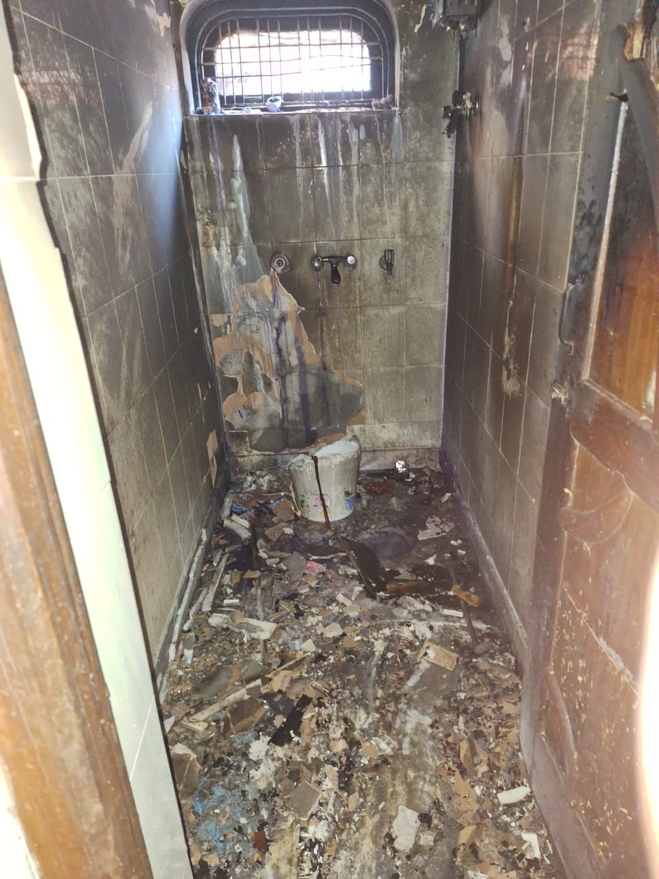 Geyser cylinder caught fire in bathroom, two mechanics burnt
