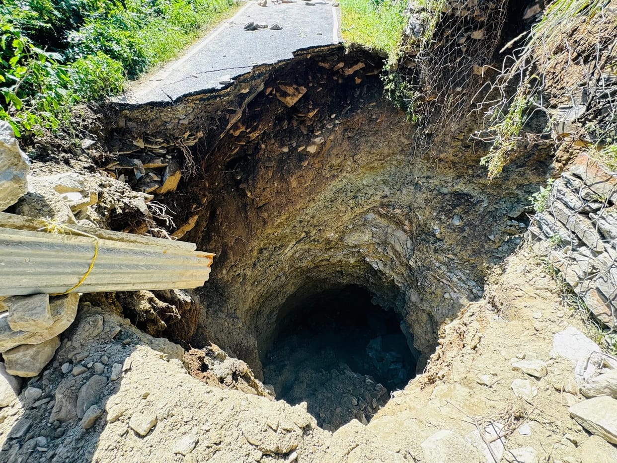Deod Hutton Road Hole In Pandoh On Kiratpur Manali Fourlane Tunnel In Mandi Himachal