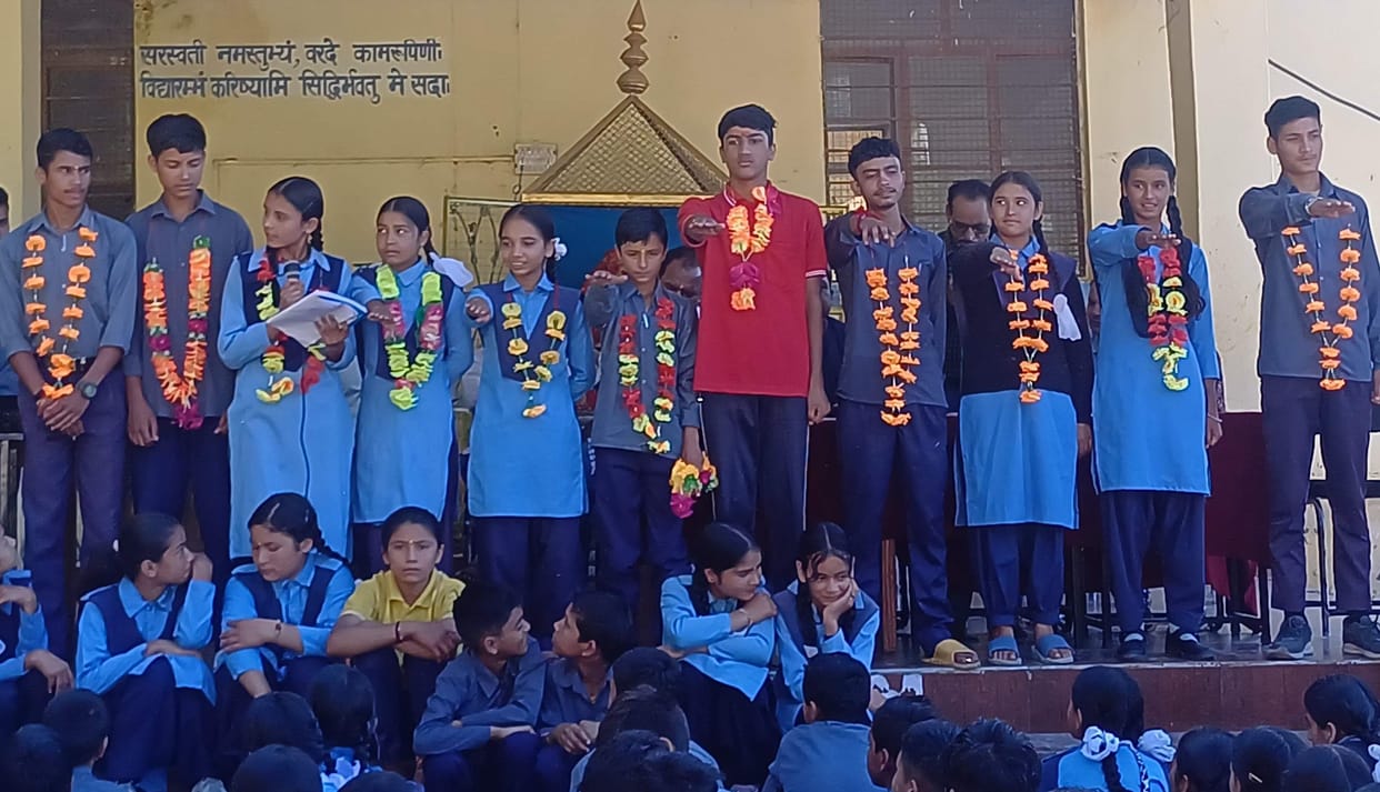 Akshay becomes Prime Minister in Bal Sansad, Radhika becomes Deputy Prime Minister