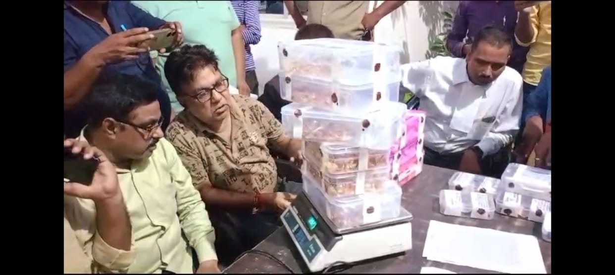 Police handed over jewelery to bullion trader