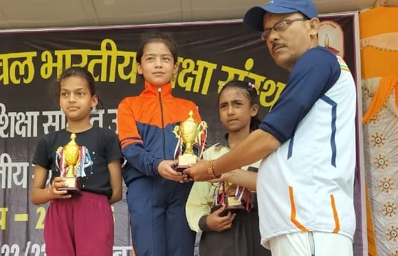 Munsiyar's Aastha wins gold in shot put