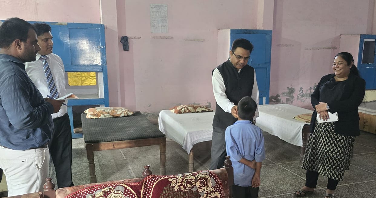 Session Judge Desraj Chaliya inspected Bal Seva Ashram