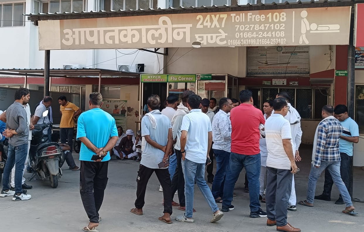 Man dies in road accident, wife injured