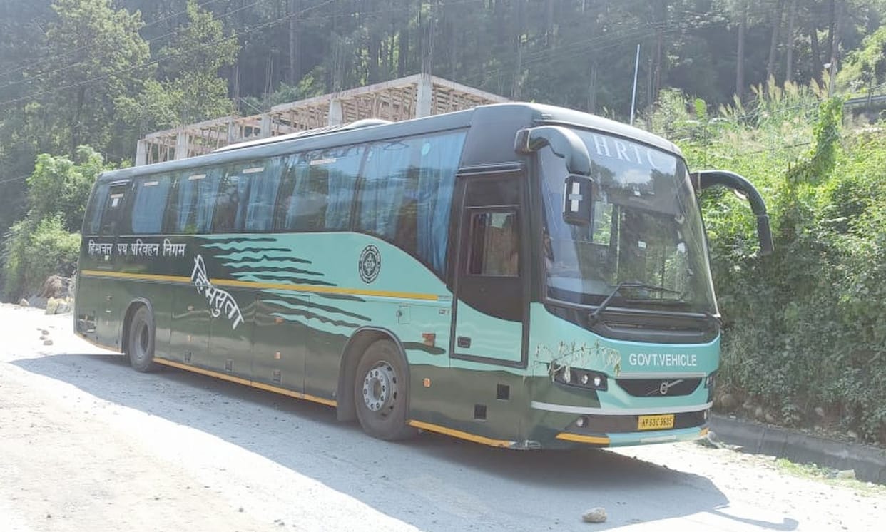 Volvo bus leaving for Delhi gasped after traveling four kilometers