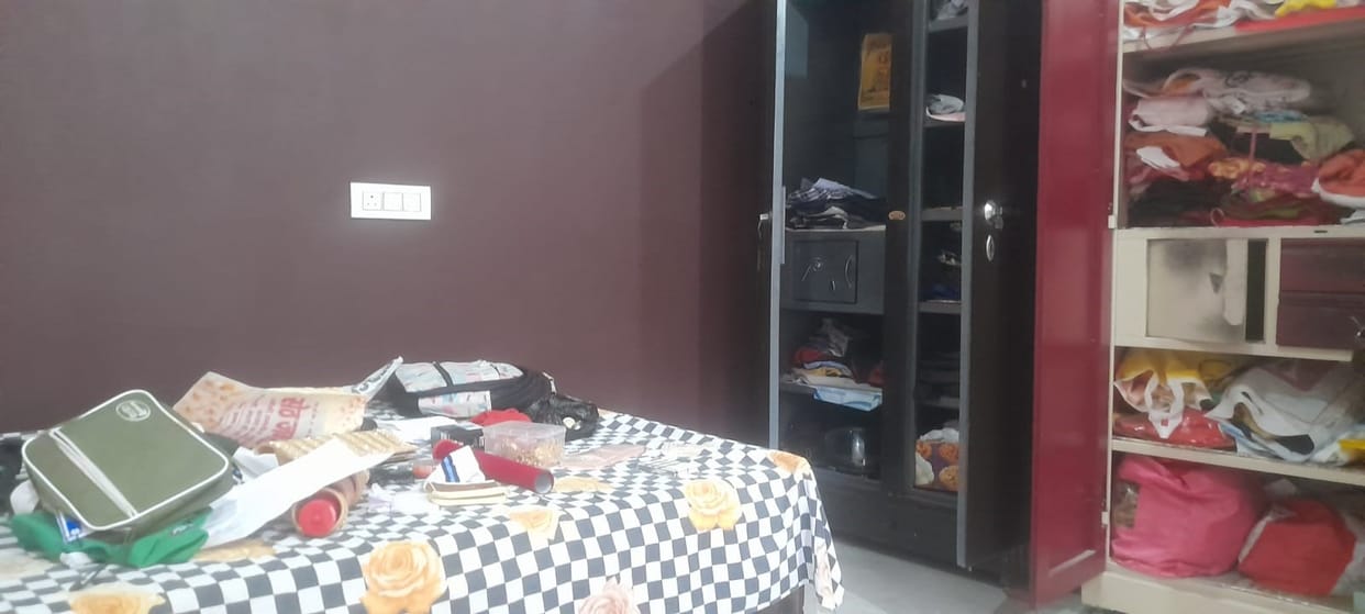 The instructor remained asleep, the thieves picked up the keys kept at the bedside and searched the cupboard