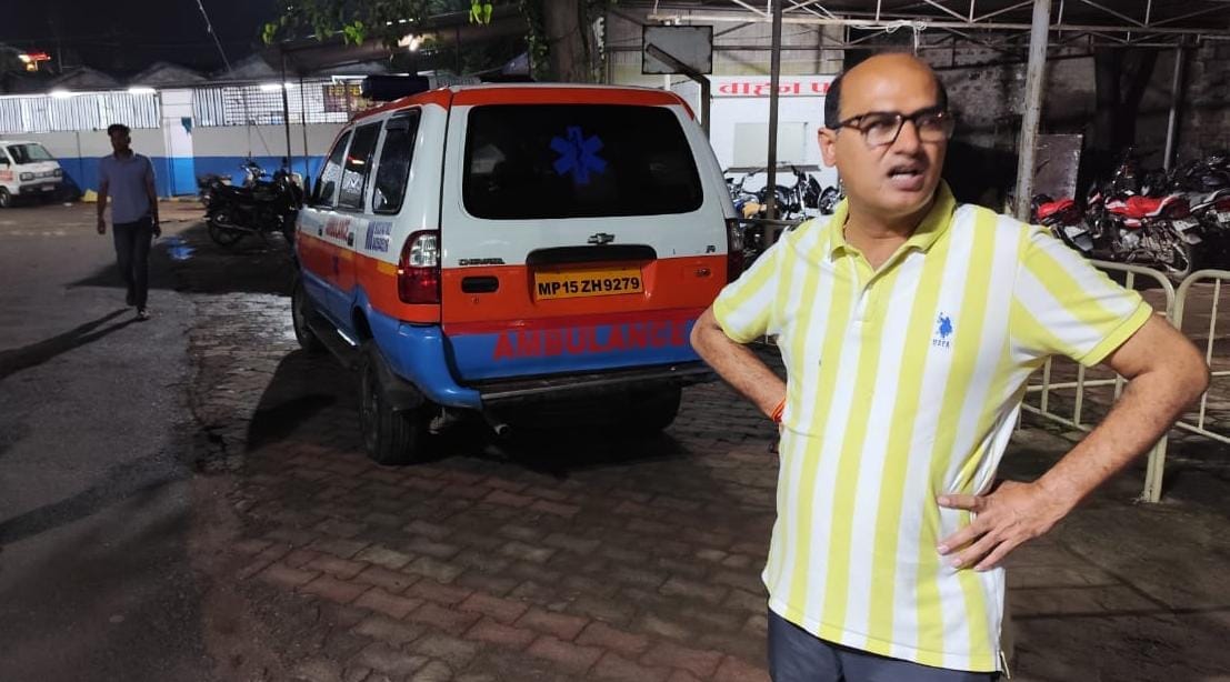 Damoh The SDM reached the district hospital at night for inspection
