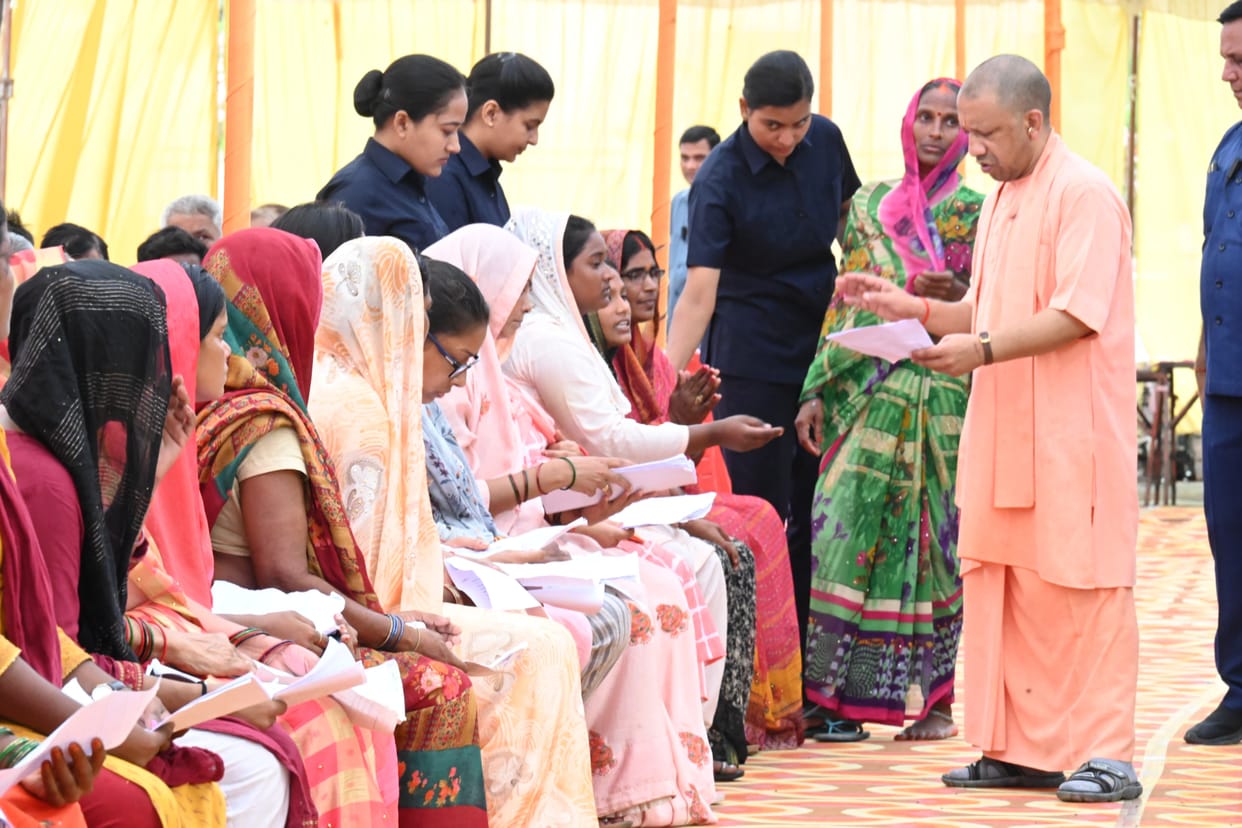 Gorakhpur News: Take strict action by labeling those with professional inclination in land grabbing as land mafia.