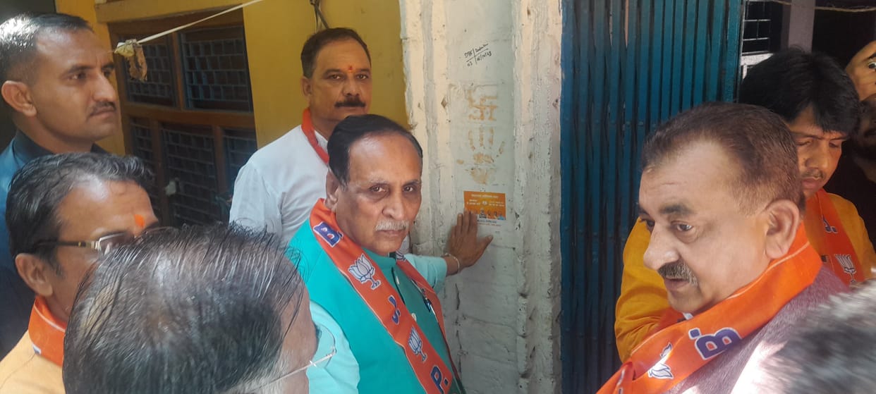 Former CM Vijay Rupani came from Gujarat to Mainpuri to review BJP's membership campaign.