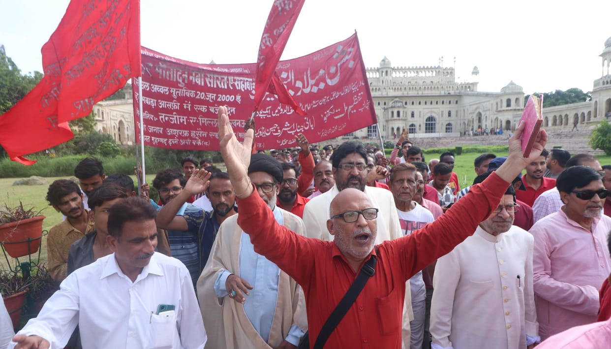 Shia community demanded to take out a procession, demonstrated