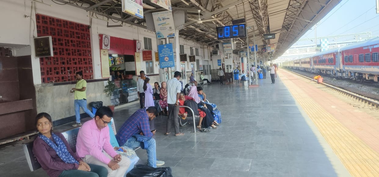 Two pairs of trains will pass through Ayodhya route
