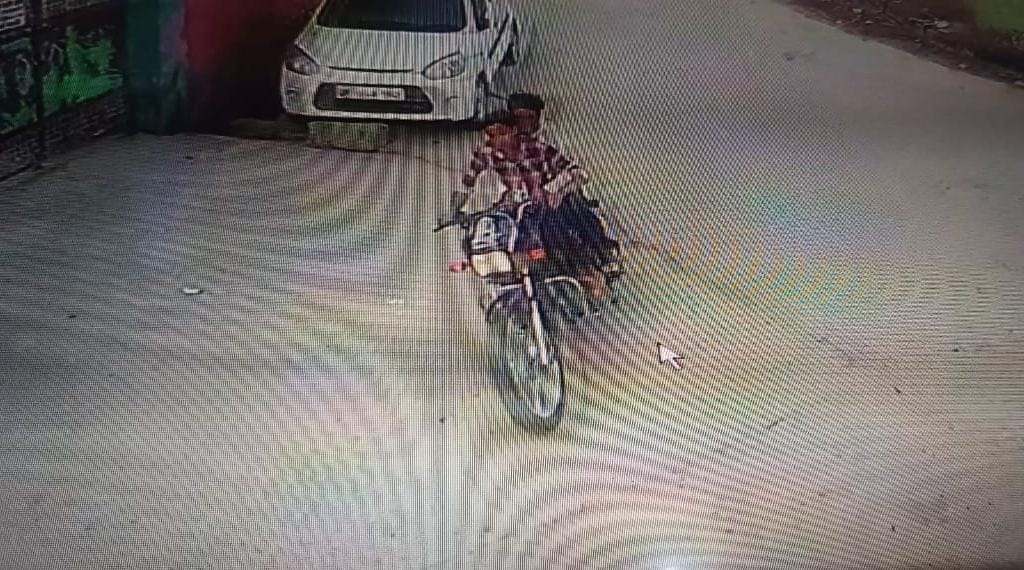 Bike riders snatched away the mobile phone of a girl who was out for a walk, caught in CCTV