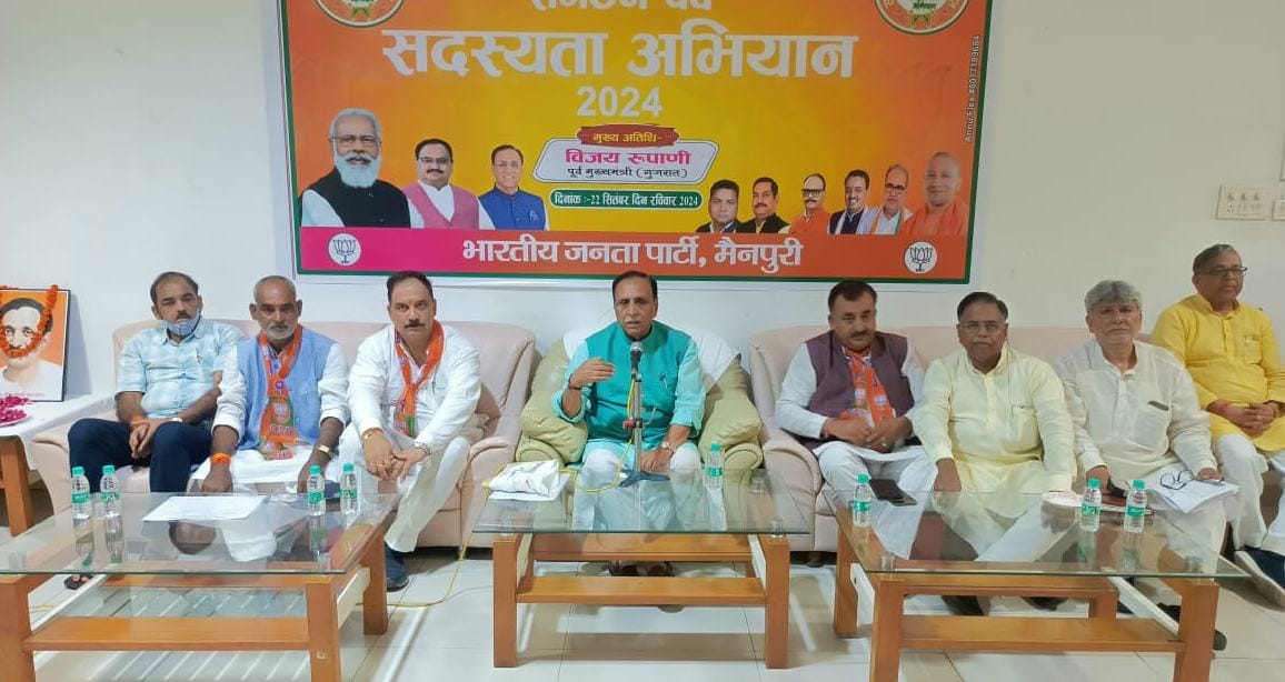 Former Gujarat CM Rupani taunted Akhilesh, Yogi replied in the same language to Mafiaraj