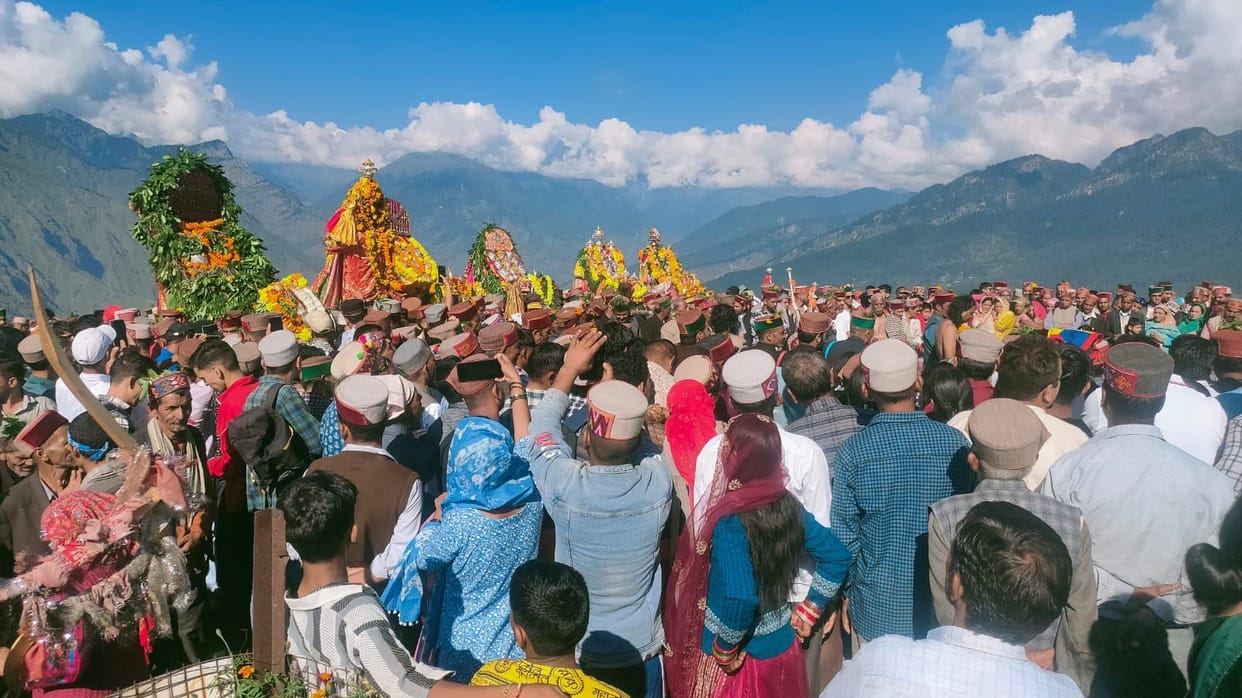 People gathered to watch Guru Ki Dev Khel in bizli mahadev kullu temple