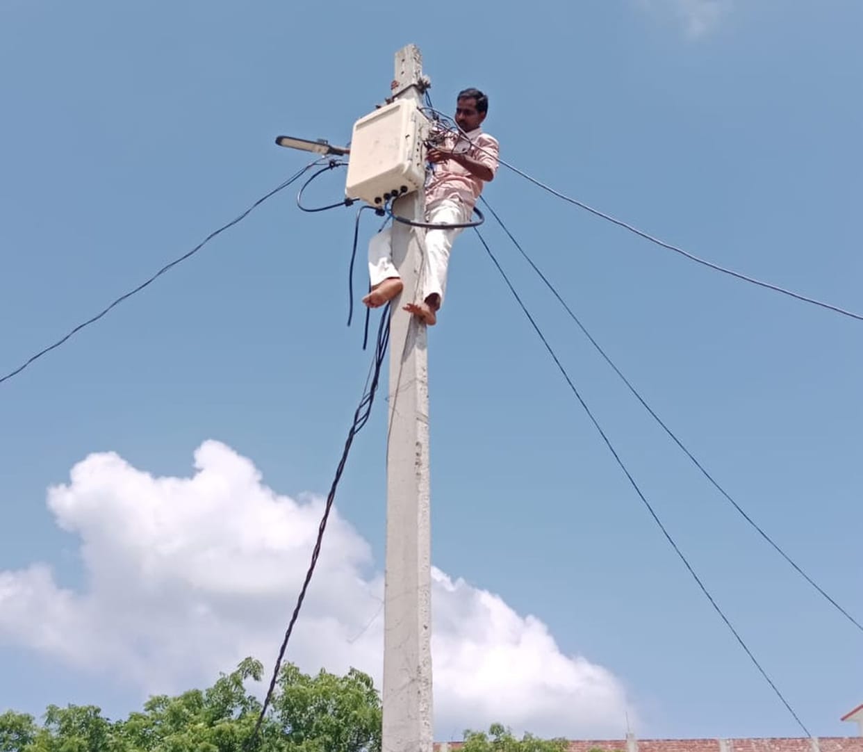 Troubled by local fault in the city, darkness in 40 villages of Atrauli feeder