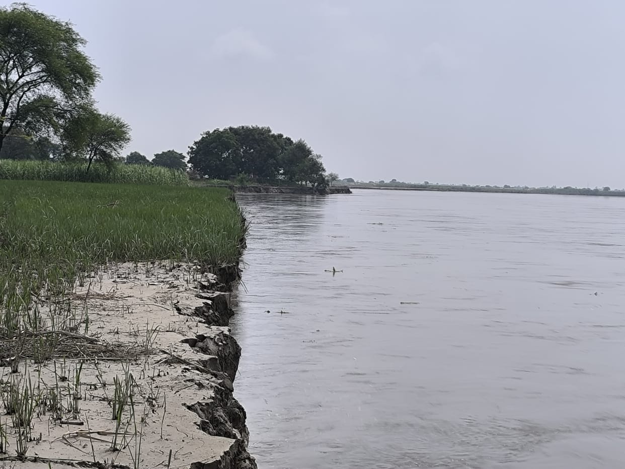 Problems due to erosion increased with decreasing water level
