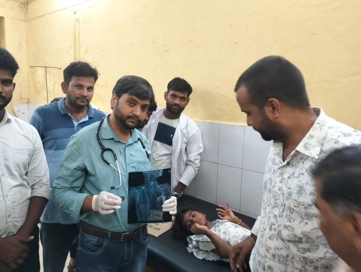 Coin stuck in innocent child's neck... doctor removed it and saved his life