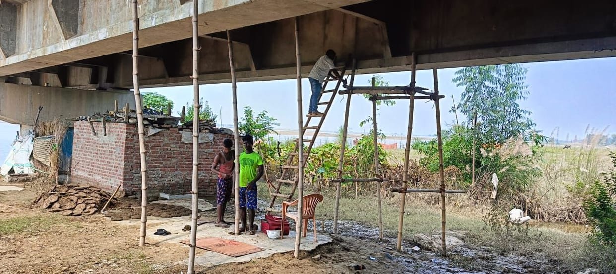 Kolaghat Bridge: Vibration test by running a truck on the span