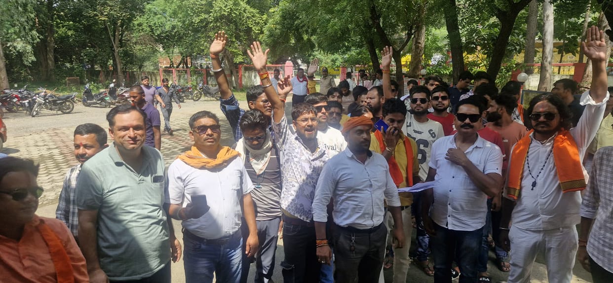 Vishwa Hindu Parishad demands that non-Hindus should not be allowed entry in Garba event