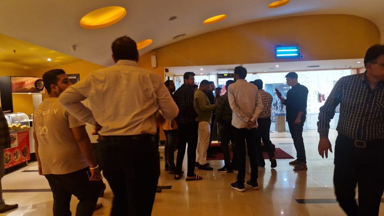 Ruckus of audience in PVR, expressed displeasure when picture was not shown on screen