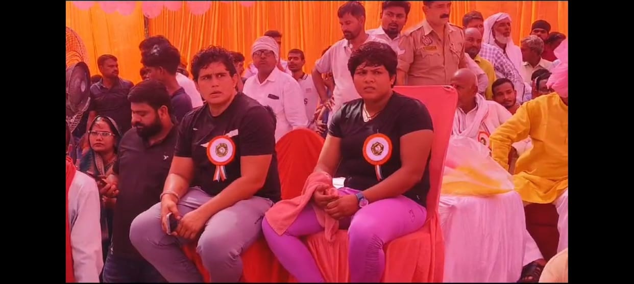 Every sportsperson should enter politics: Poonam Phogat