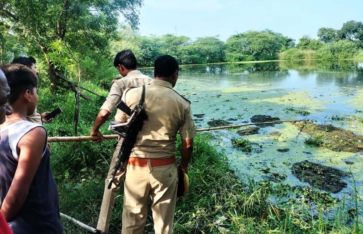 SDRF took out the dead body of a young man who drowned in the pond